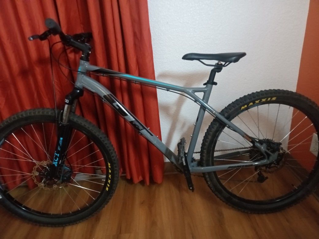 GT Aggressor Pro/ Mens, Aluminum, 8spd., 27.5 in.