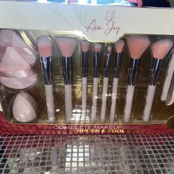 Brand New Make Up Brush Set