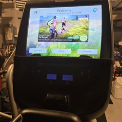 Precor EFX 885 Elliptical W/P82 Console