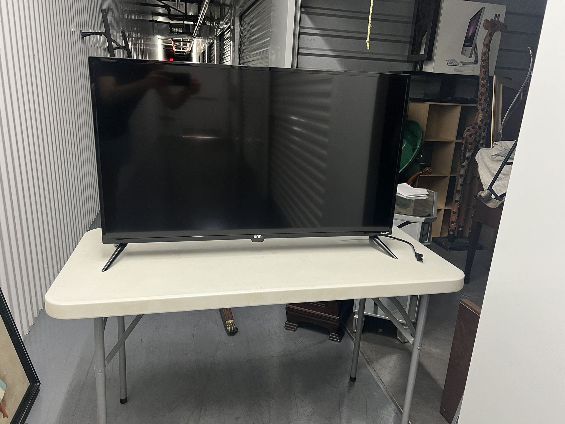 43” ONN ROKU TV 4K SMART TV