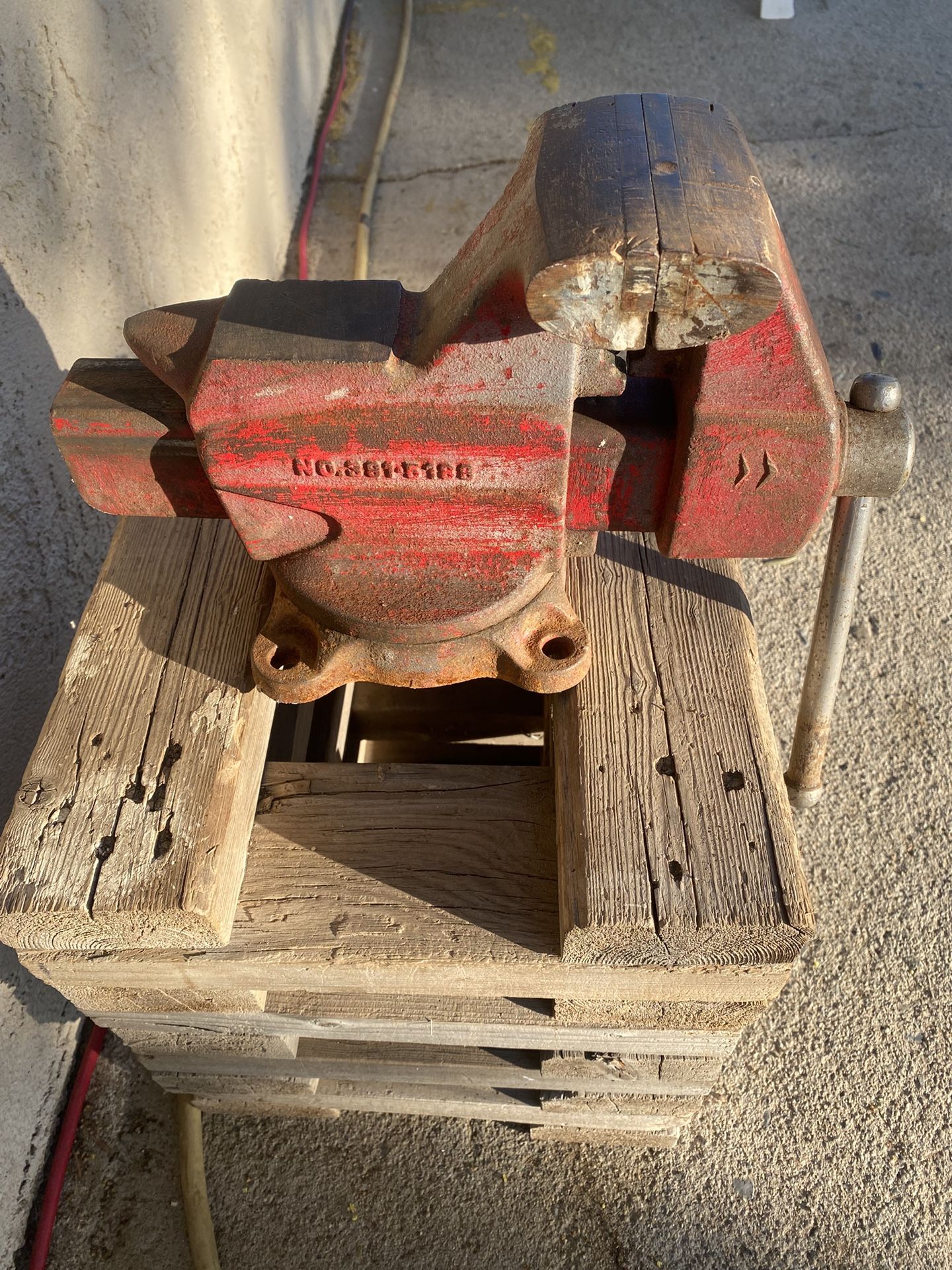 Vintage Bench Vise $65.oo located in Perris