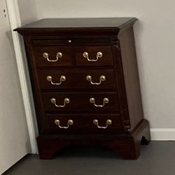 Wood Dresser (2x)