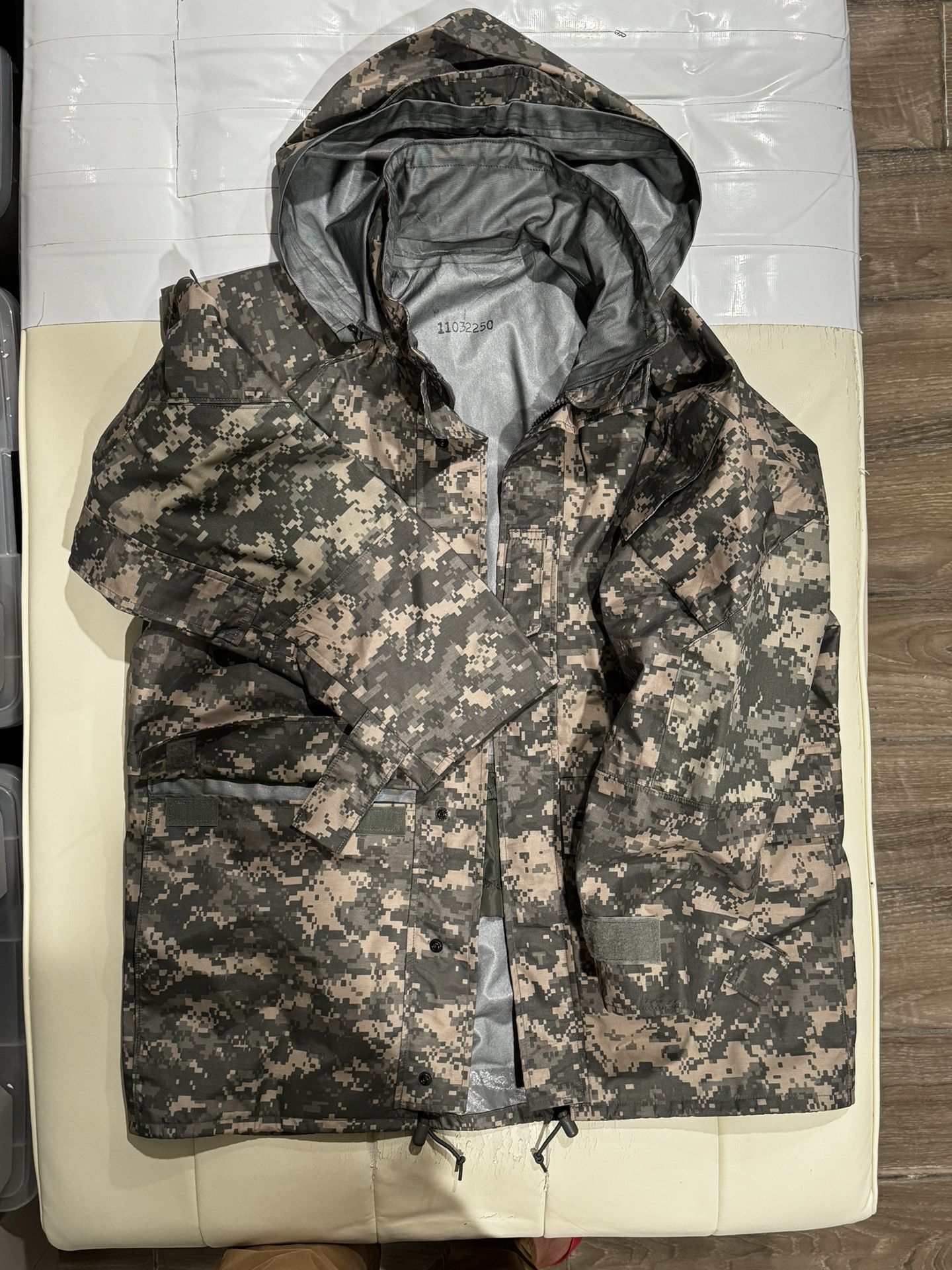 US Army Rain Jacket/Parka, Gore-Tex Lined.b, Size L-R
