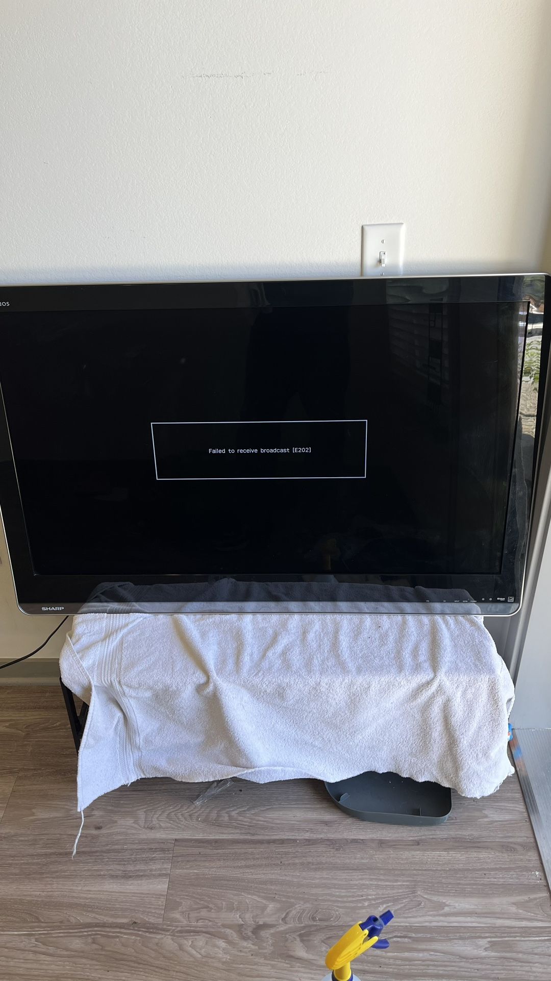 46” AQUOS SHARP LIQUID Crystal DIGITAL TV w Remote