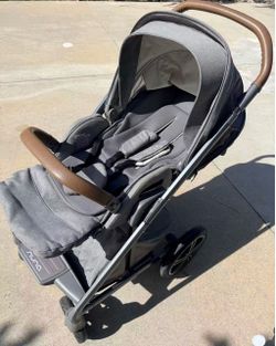 Nuna Mixx baby stroller