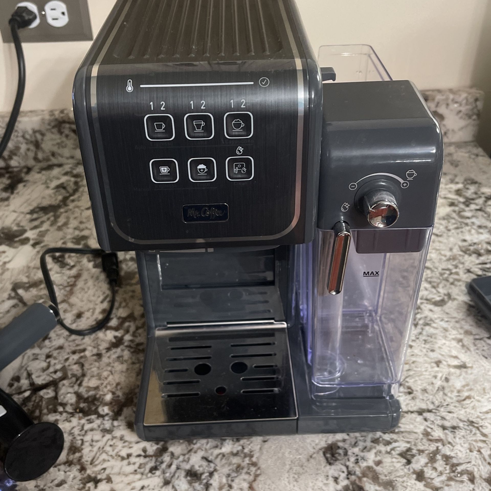 https://offerup.com/redirect/?o=TXIuY29mZmVl Coffee House