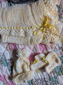 Crochet baby set yellow neutral