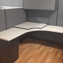 Office furniture cubicles