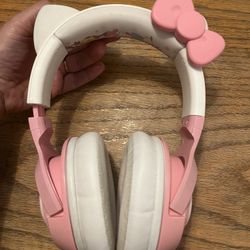 Hello Kitty & Friends Pink / White Chargeable Bluetooth Headphones