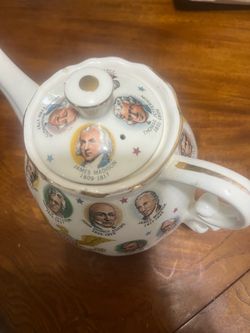 Teapot with the presidents faces