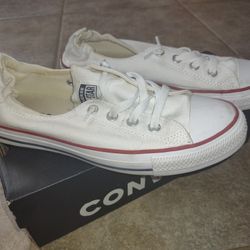 Converse Chuck Taylor Shoreline Slip White size 10
White Converse Chuck Taylor Shoreline Slip-on sneakers are women's size 10 