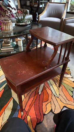 Mersman mahogany tiered antique end table