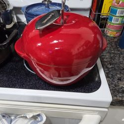 Lodge Enameled Cast Iron 3.5 Qt Apple Dutch Oven