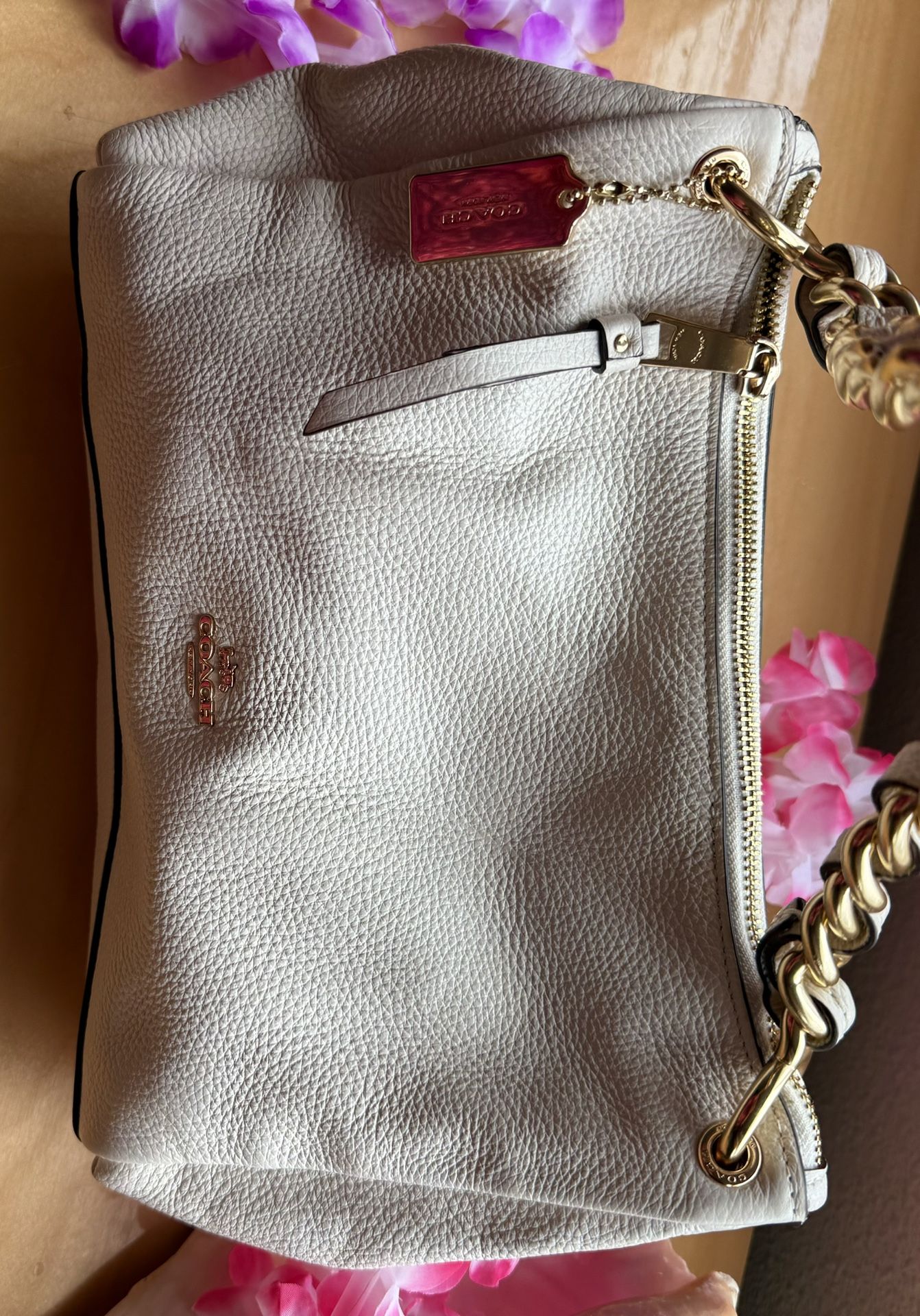 beautiful off white purse like new condition
