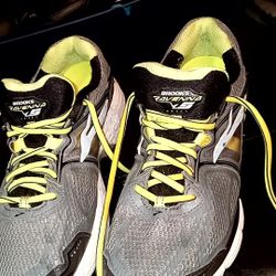 Brooks Mens Size 10.5 Ravena 5 Road Running Shoes 