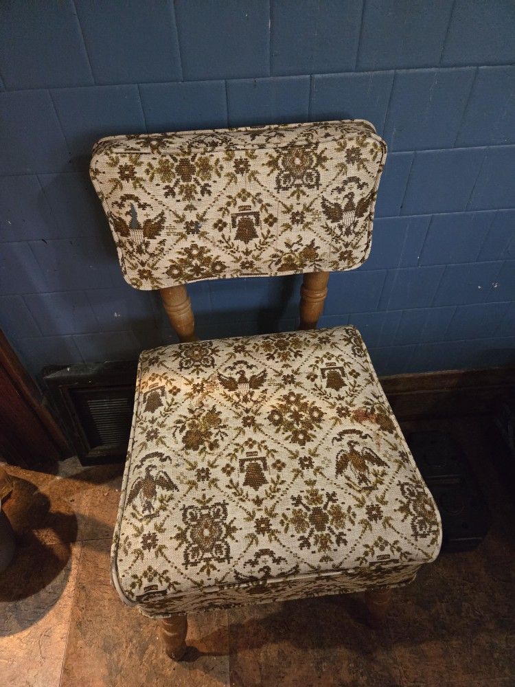 Old Fashion Style Chair