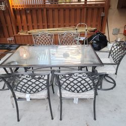 Iron table with 6 chairs 