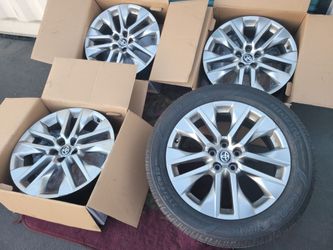 19" Rims Toyota RAV4 19" Rines Toyota Rav4 great conditions