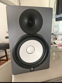 HS8 Yamaha Monitor