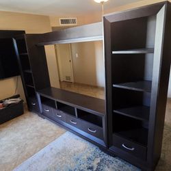 Entertainment center