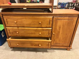 Dresser with removable changing table