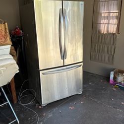 Refrigerator French Door 25cft. With Ice Maker LG