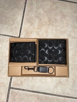 Coach Signature Wallet and Keychain Gift Set