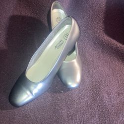 New Women’s Ashley Taylor’s Gray Dress Pumps 7 1/2.