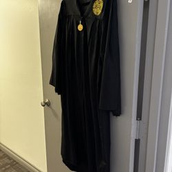 Regalia Undergraduate Mount Saint Mary’s U. Gown 