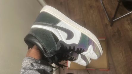 Air Jordan 1 Mid Iridescent Sneaker size 9