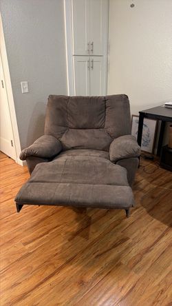 FREE RECLINING CHAIR