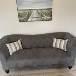 Nailhead Sofa : B/O