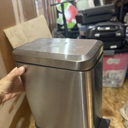 Tiny Trash Can 