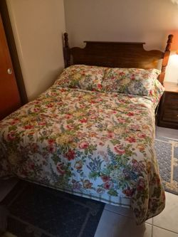 Twin metal bedrame with Wooden Headboard