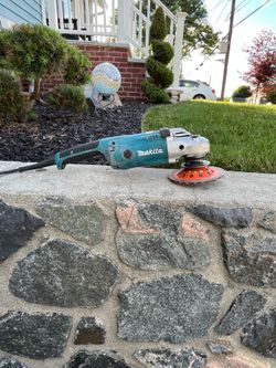 Makita 15-Amp 7” Corded Angle Grinder w/Side Handle & 7” 24-Segment Turbo Cup Grinding Wheel
