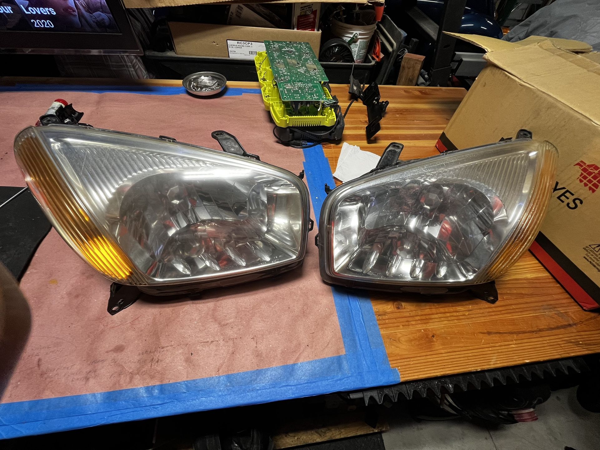 2003 Rava 4 headlights