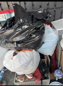 BAGS OF CLOTHES (WOMEN MENS AND TODDLER)