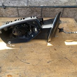 2014,2015,2016,2017,2018 Chevrolet Silverado 1500 Driver Side Mirror/ GMC Sierra 1500