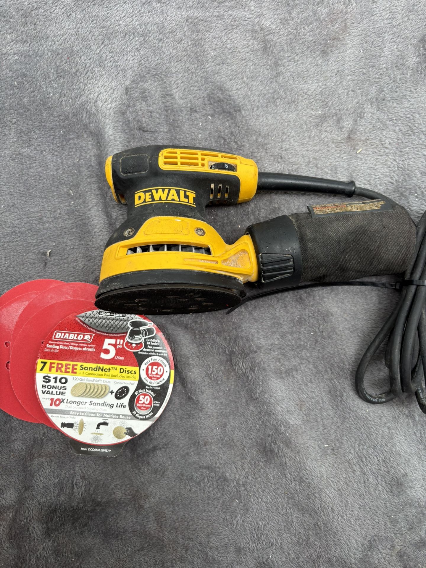 Dewalt 5” Variable Speed Random Orbital Sander- DWE 6423- Like New- Hook/Loop Sanding Pads, Dust Bag, 8’ Cord