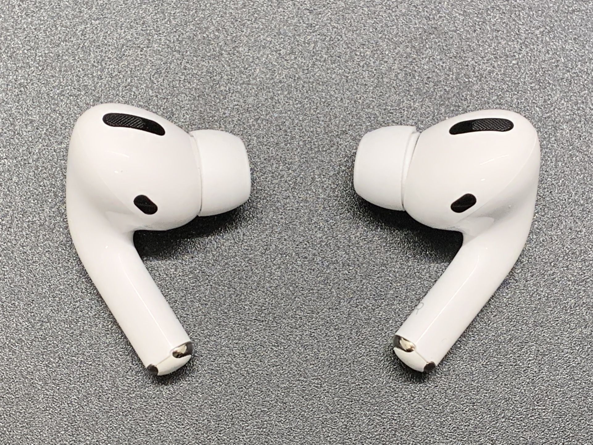 Amazon.com: Apple AirPods Pro (1st Generation) with MagSafe Apple