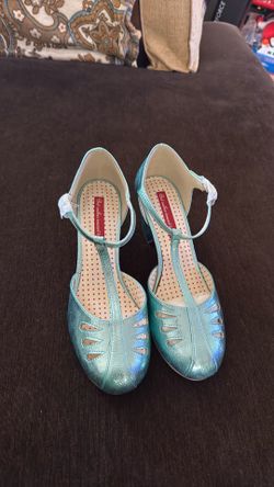 Retro blue bait footwear