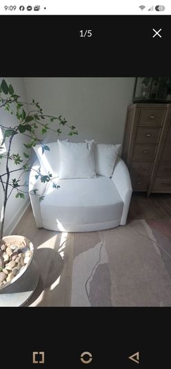Living Spaces Mayes Swivel Chair