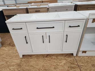 NEW Style Selections
Potter 48-in True White Single Sink Bathroom Vanity with White Marble Top