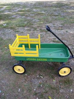 JOHN DEERE 36INCH ALL STEEL WAGON AND WOOD SIDES