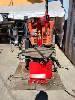 Tire changer with assist arm