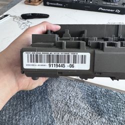 BMW E90 E92 E93 front power distribution fuse box