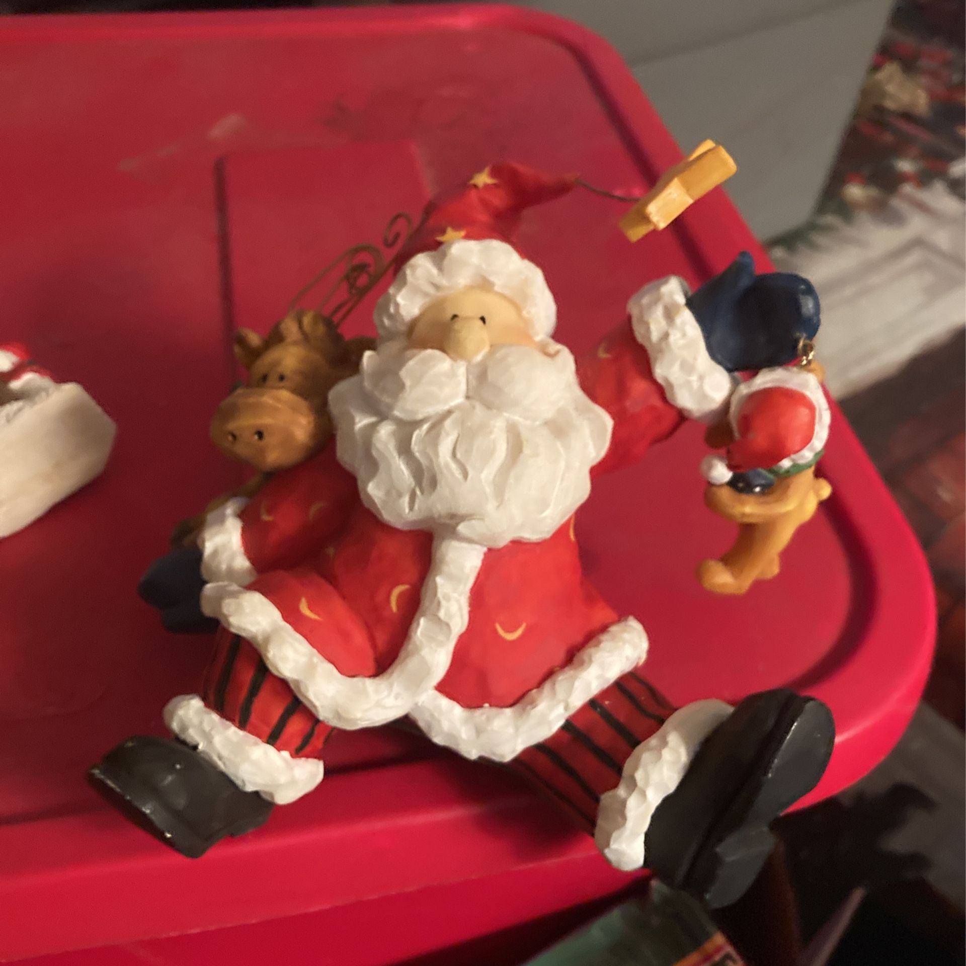 Santa Claus Statue