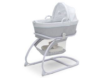 2-in-1 Design  bassinet