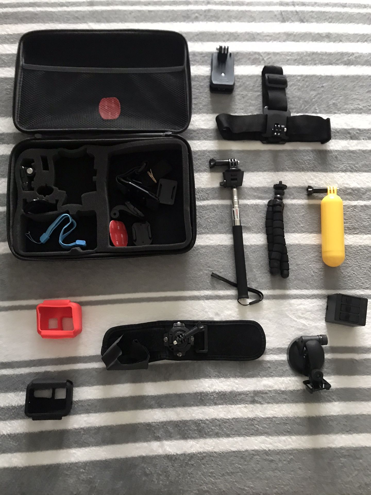 Go Pro Accessory Kit - With silicon cover and 3 extra battery
