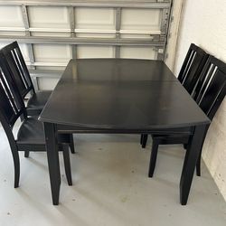 Black Extendable Dining Table – Modern, Expandable